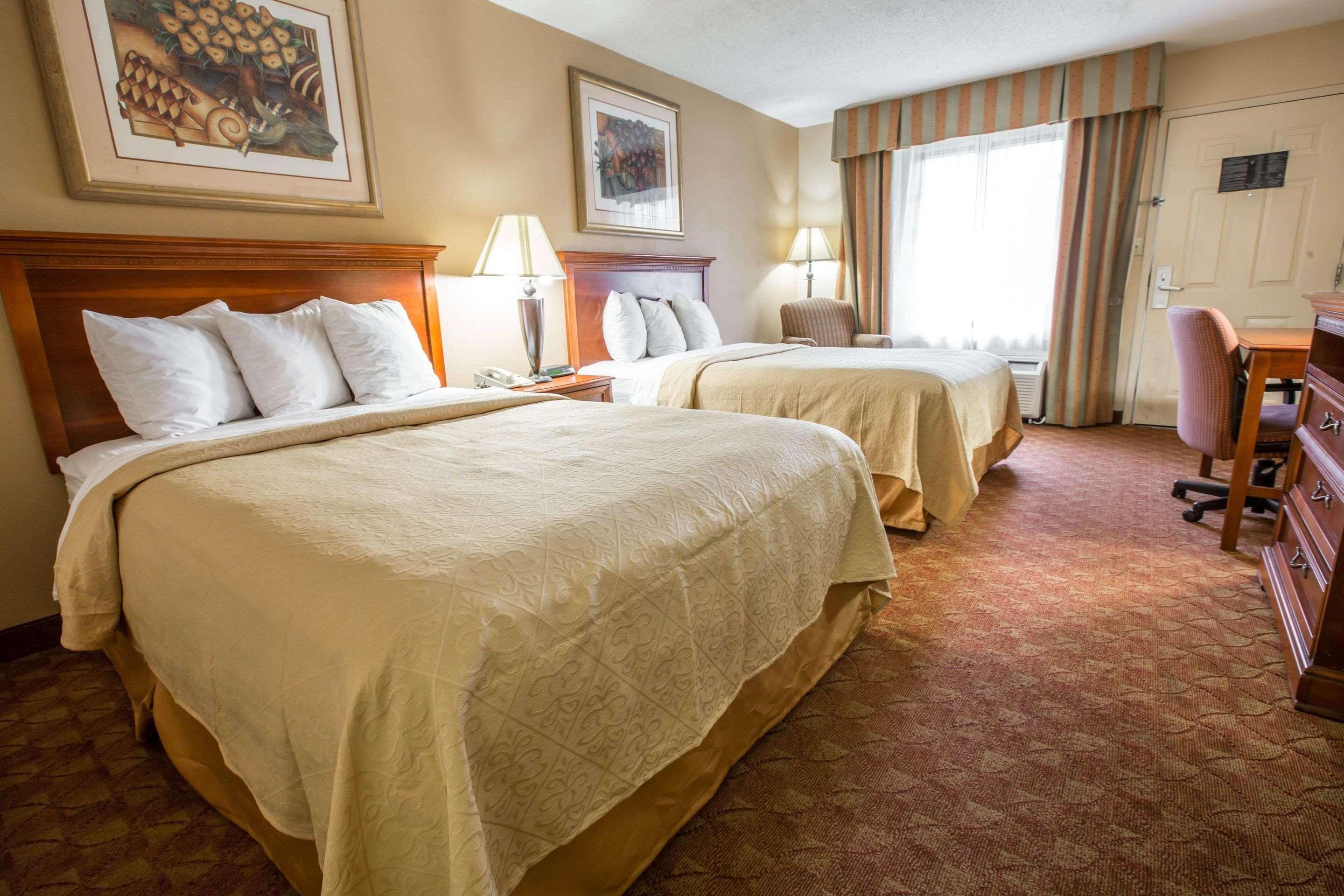 Quality Inn & Suites Hanes Mall Уинстон-Сейлем Экстерьер фото