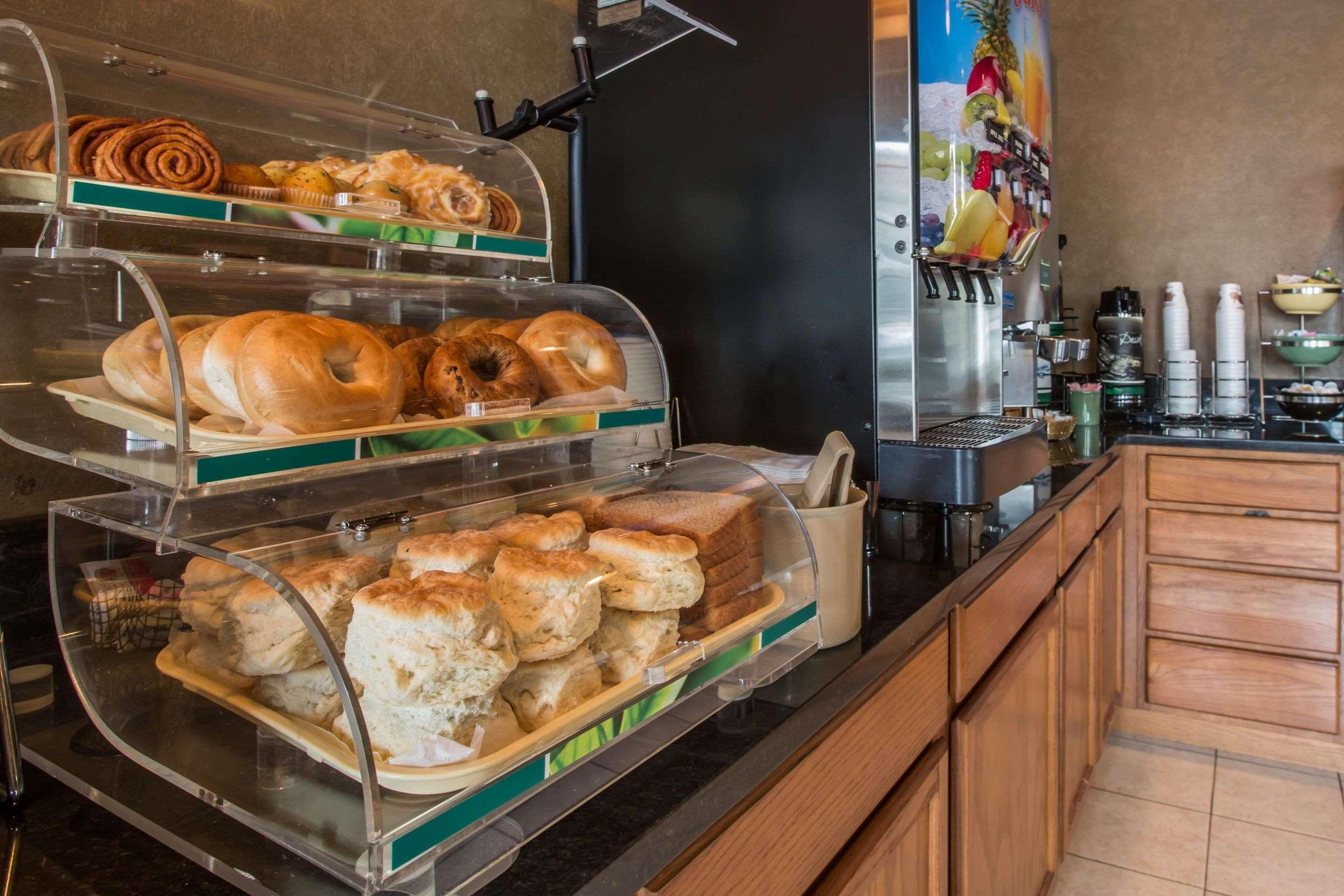 Quality Inn & Suites Hanes Mall Уинстон-Сейлем Экстерьер фото