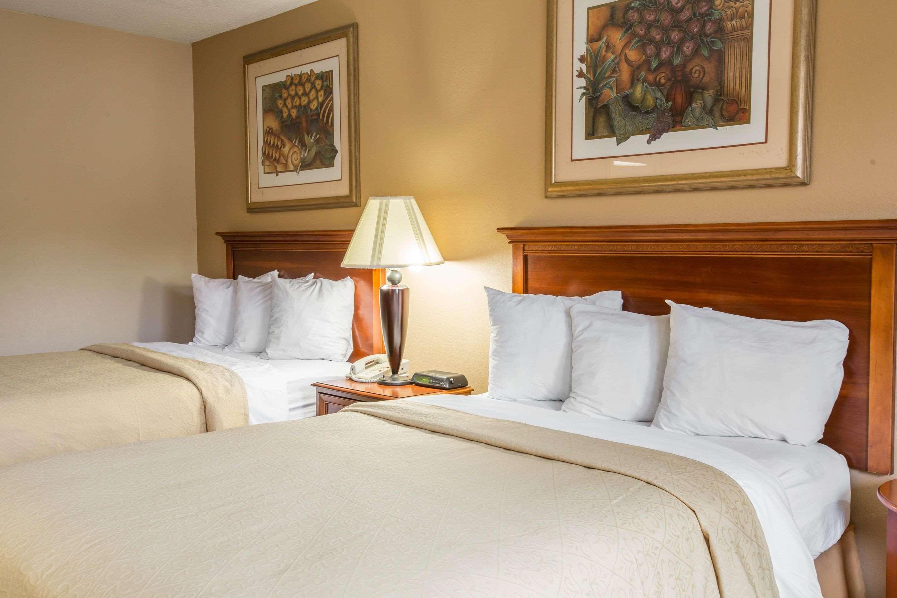 Quality Inn & Suites Hanes Mall Уинстон-Сейлем Экстерьер фото