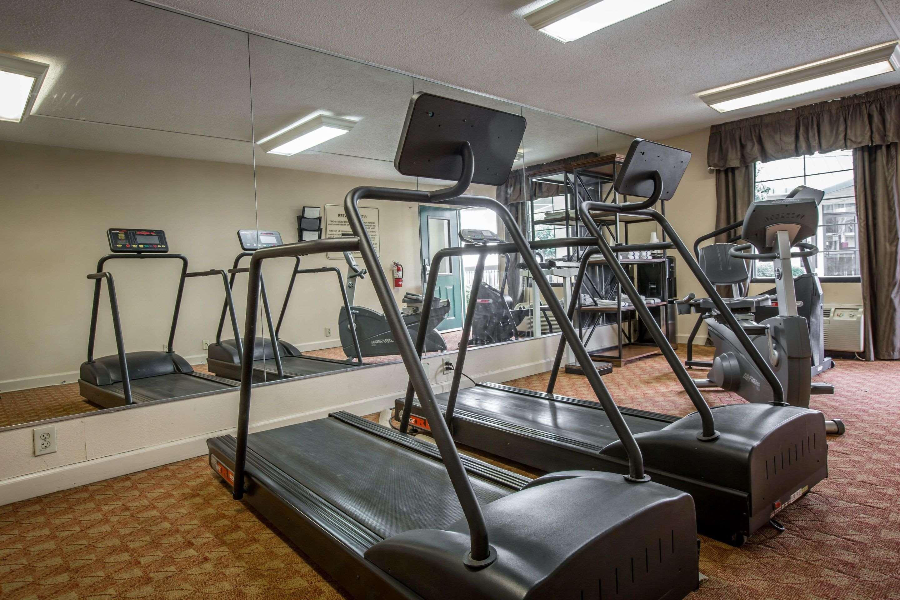Quality Inn & Suites Hanes Mall Уинстон-Сейлем Экстерьер фото