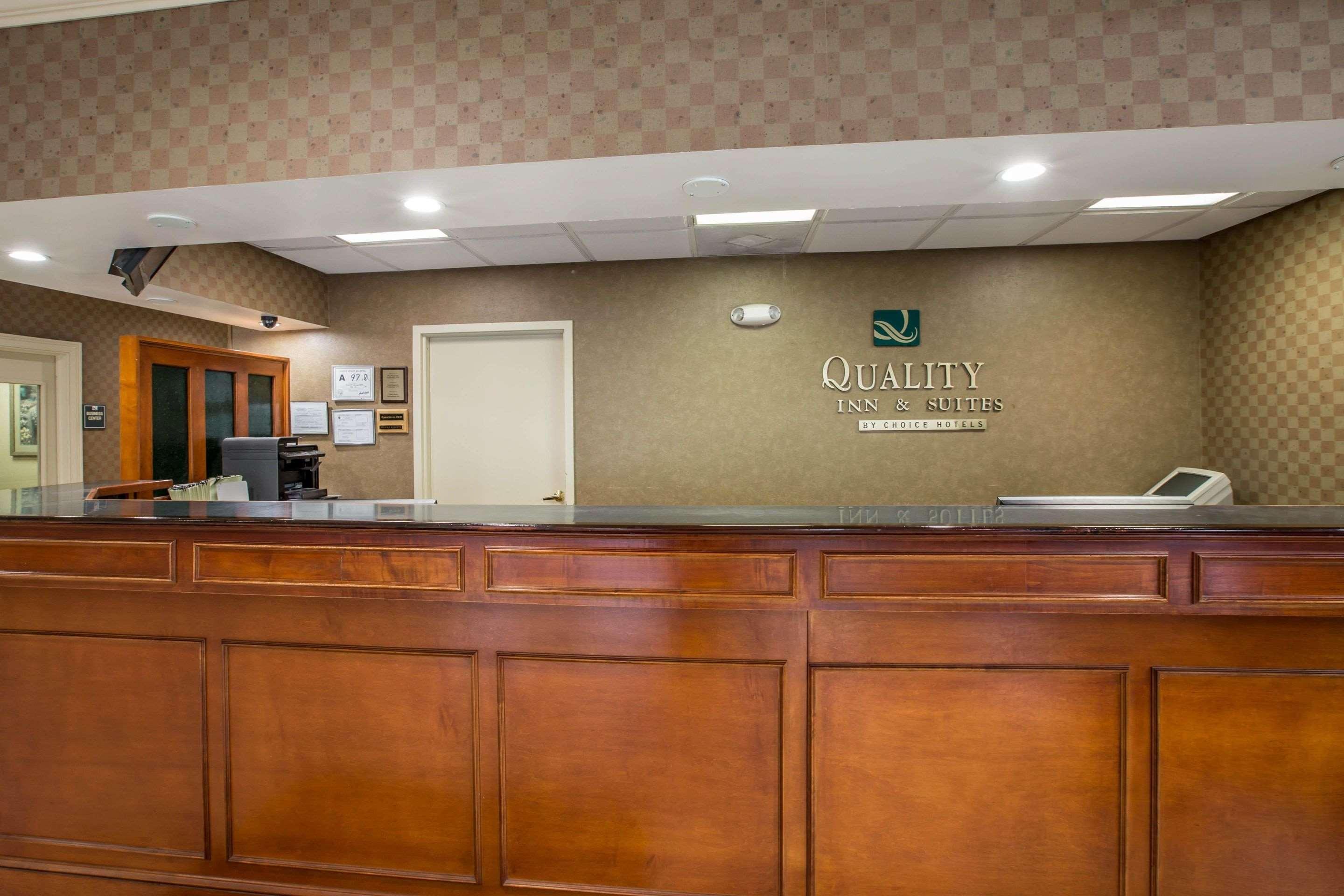 Quality Inn & Suites Hanes Mall Уинстон-Сейлем Экстерьер фото