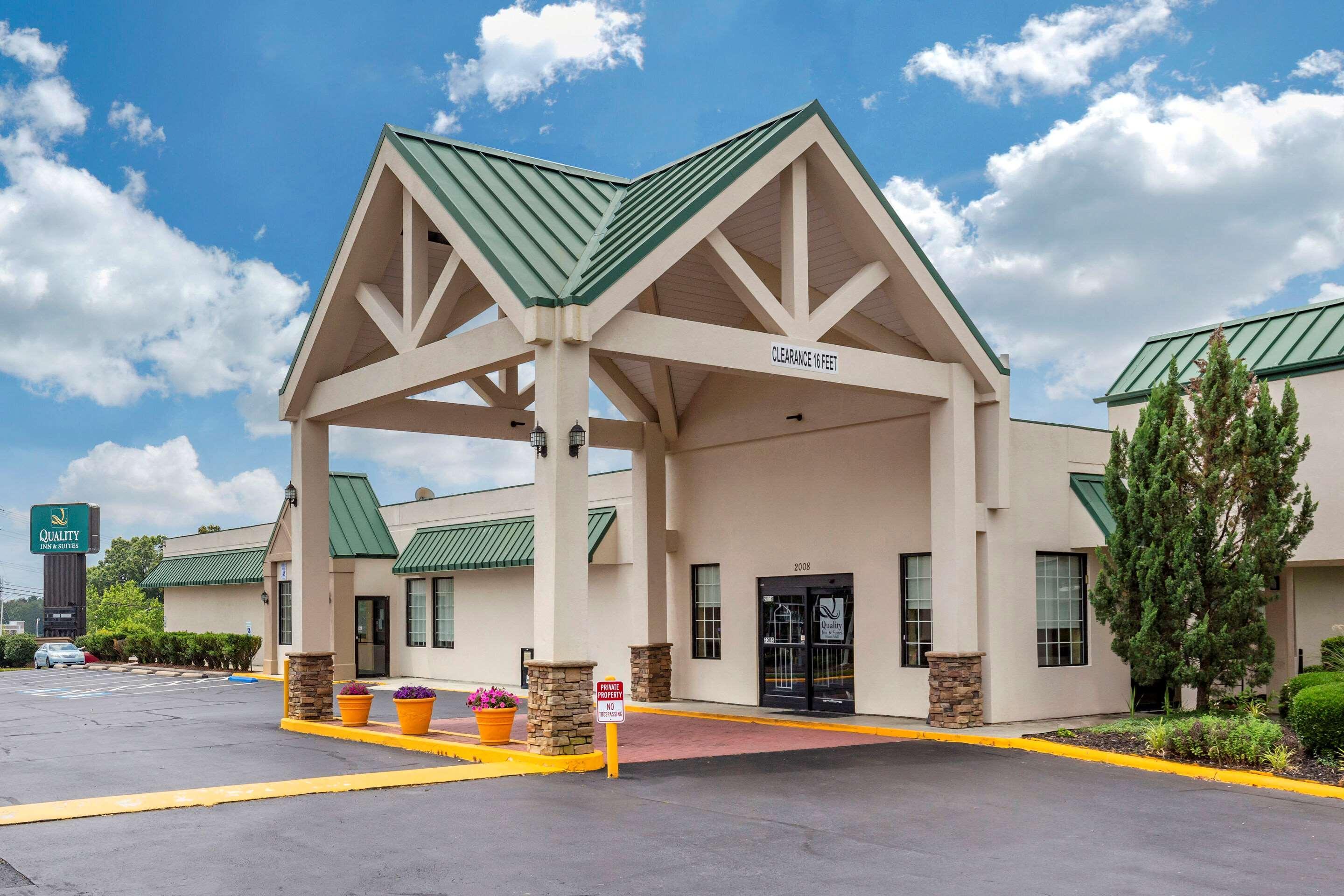 Quality Inn & Suites Hanes Mall Уинстон-Сейлем Экстерьер фото