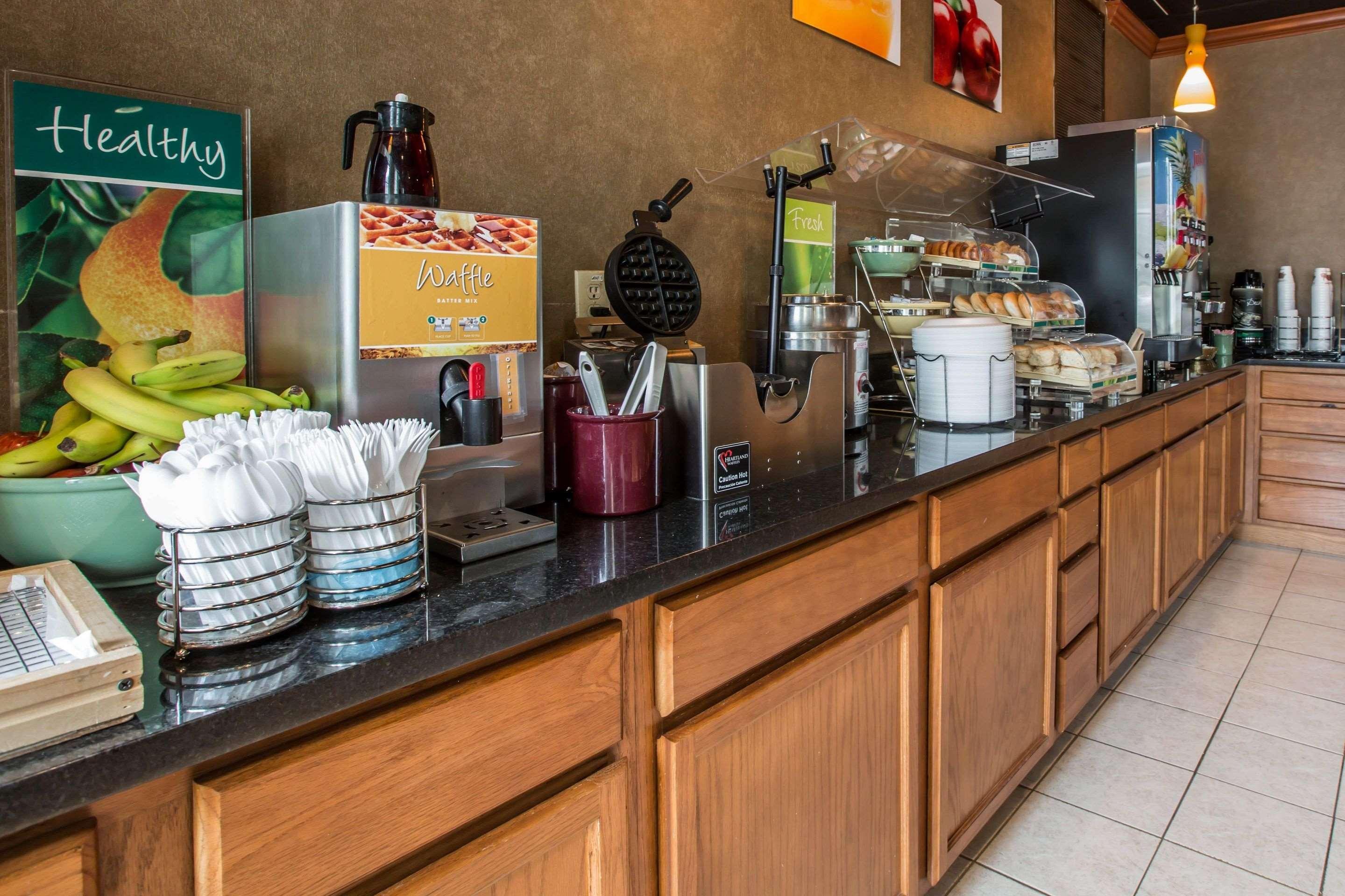 Quality Inn & Suites Hanes Mall Уинстон-Сейлем Экстерьер фото